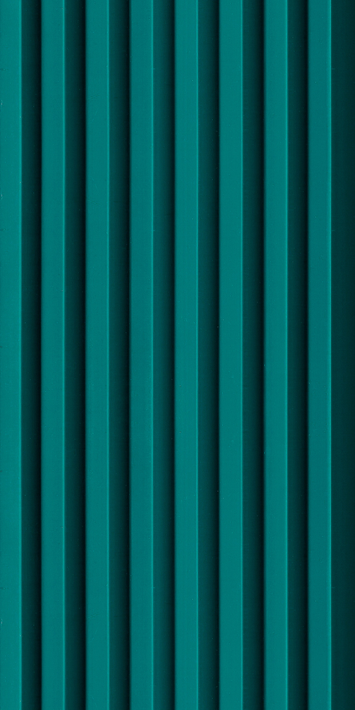 585
